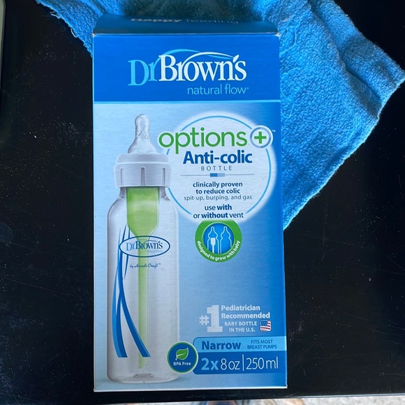 Dr. Brown’s natural flow options plus anti-colic bottles - 4 bottles/6 vents - Picture 2 of 2